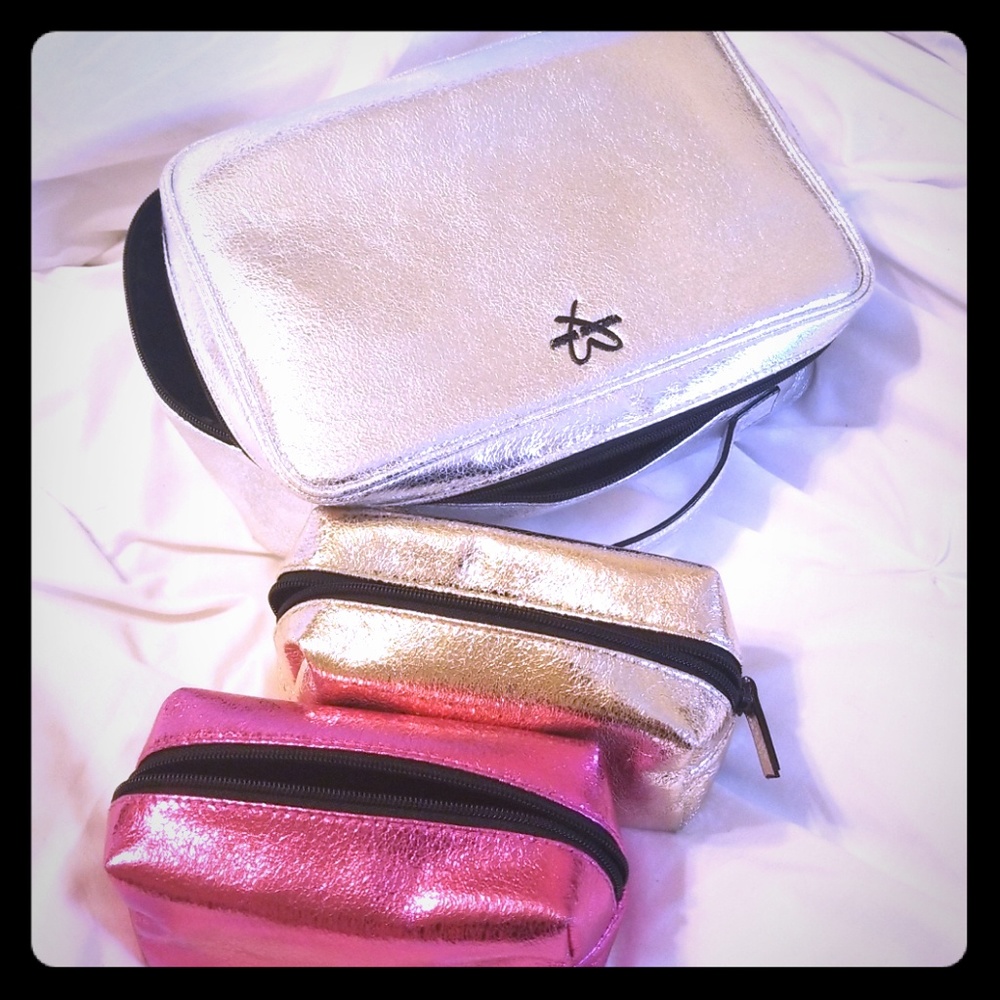 NWOT Victoria secret case with makeup bags